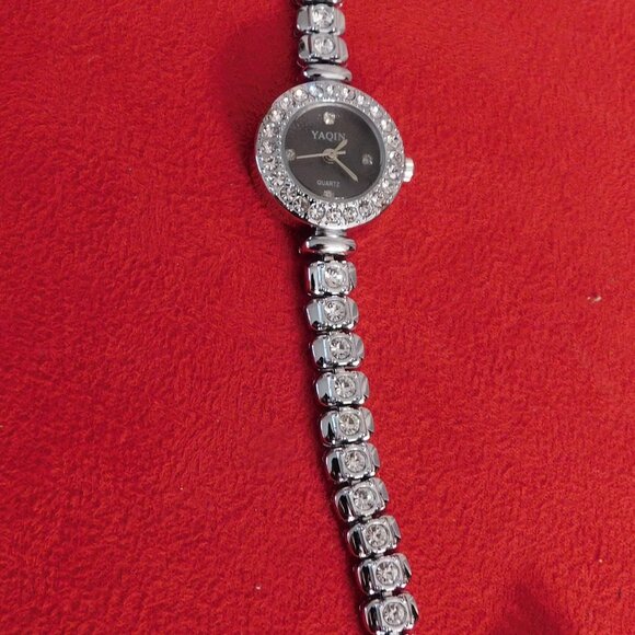 Ladies Yaqin Stainless Steel  Wrist Watch - Picture 4 of 5